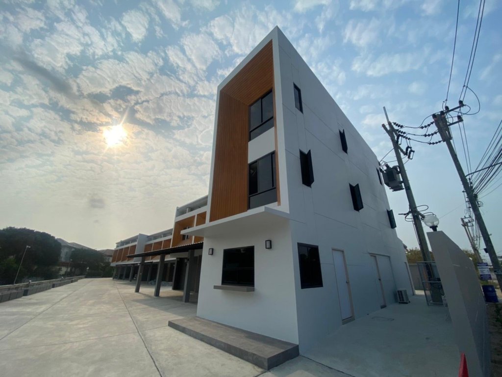 nunglenkunmai hotel sha certified