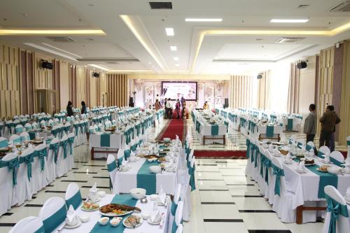 hoa ban trang hotel