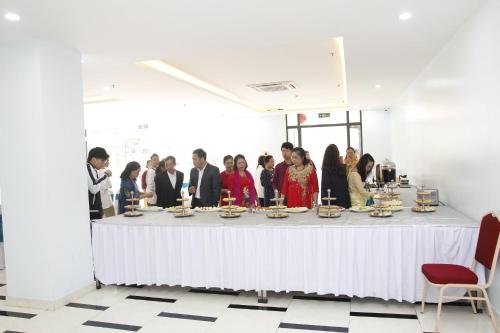hoa ban trang hotel