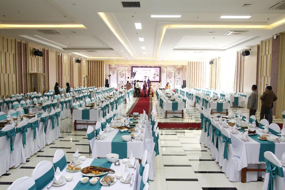 hoa ban trang hotel
