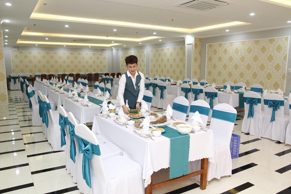 hoa ban trang hotel