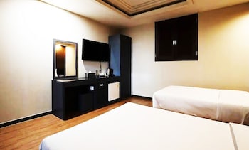 incheon airport hotel june