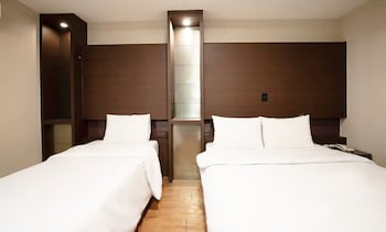 incheon airport hotel june