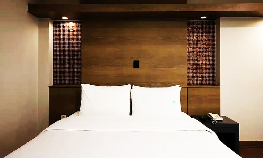 incheon airport hotel june