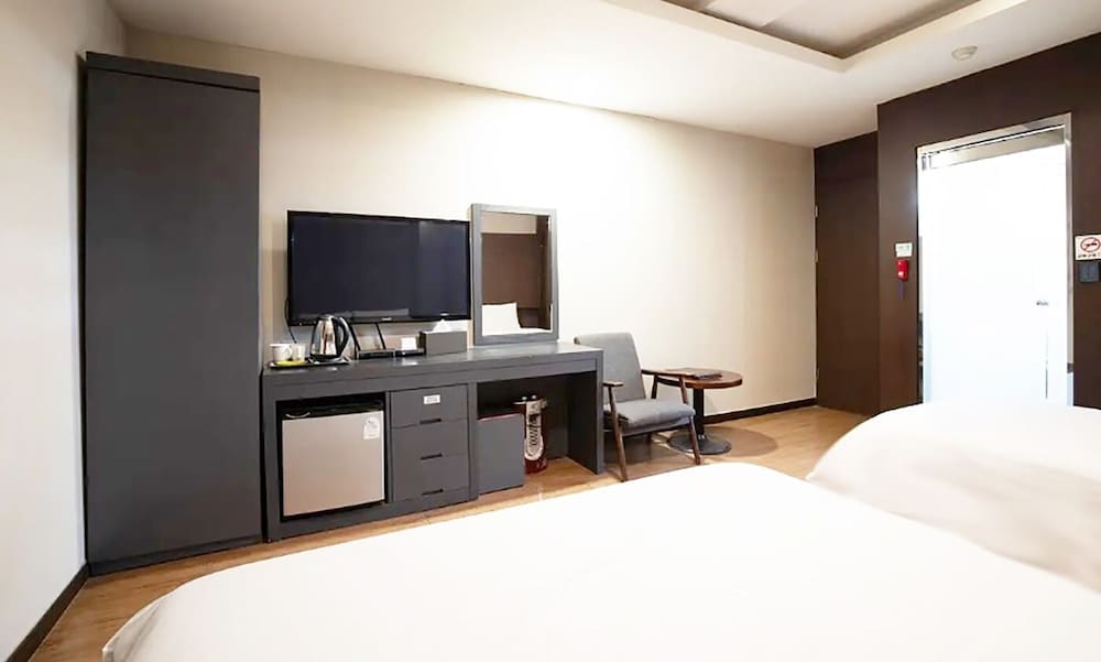 incheon airport hotel june