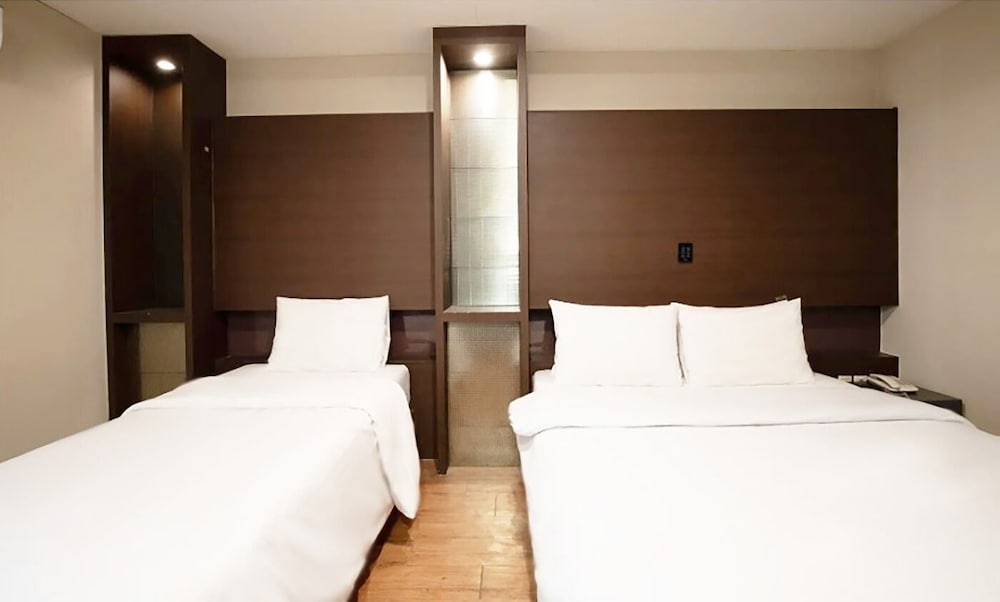 incheon airport hotel june