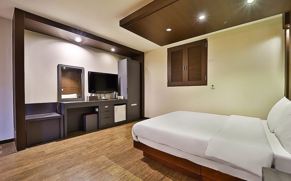 incheon airport hotel june