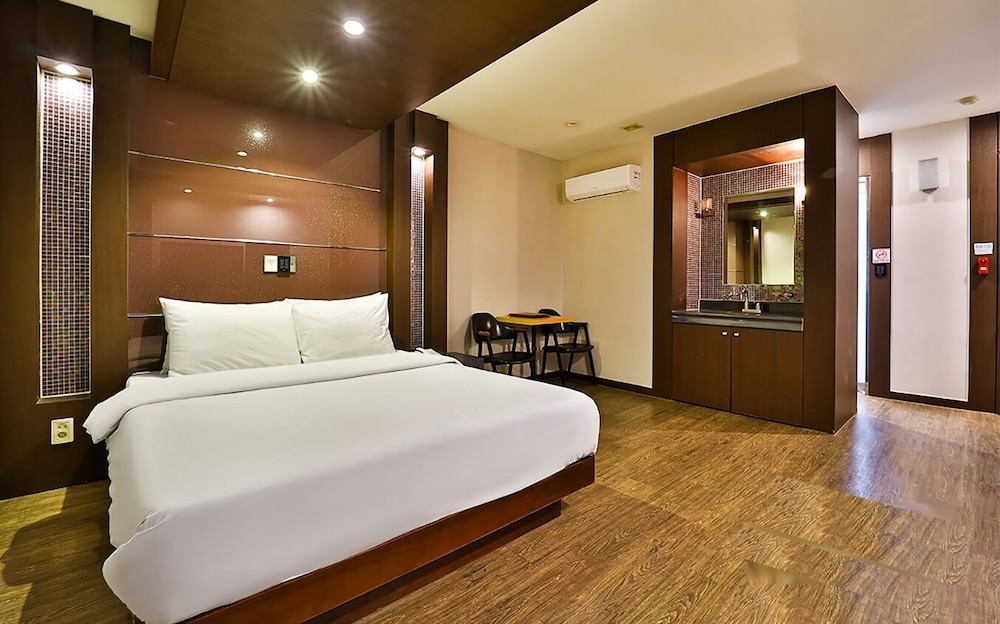 incheon airport hotel june