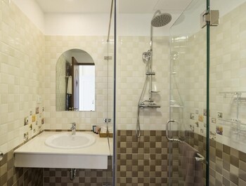 phu quoc ahas hotel