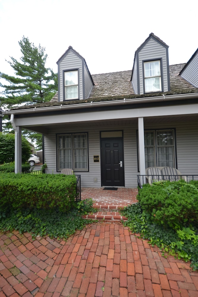 century suites hotel