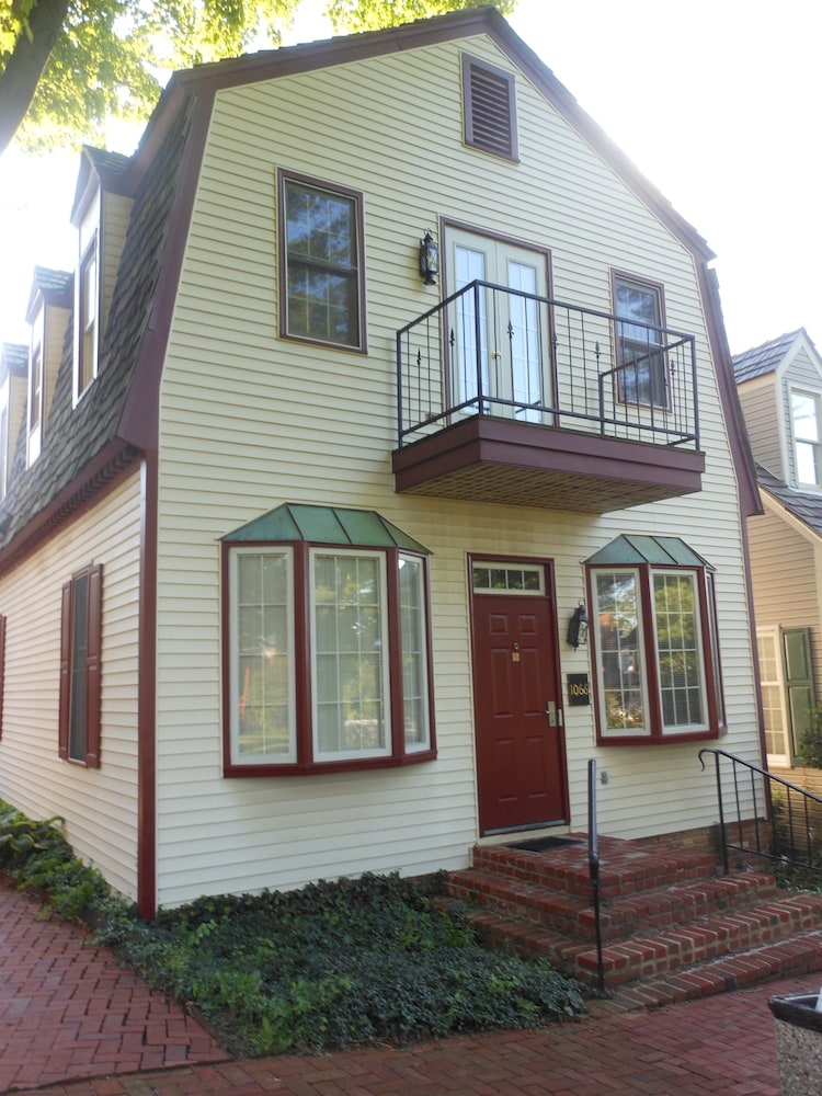 century suites hotel