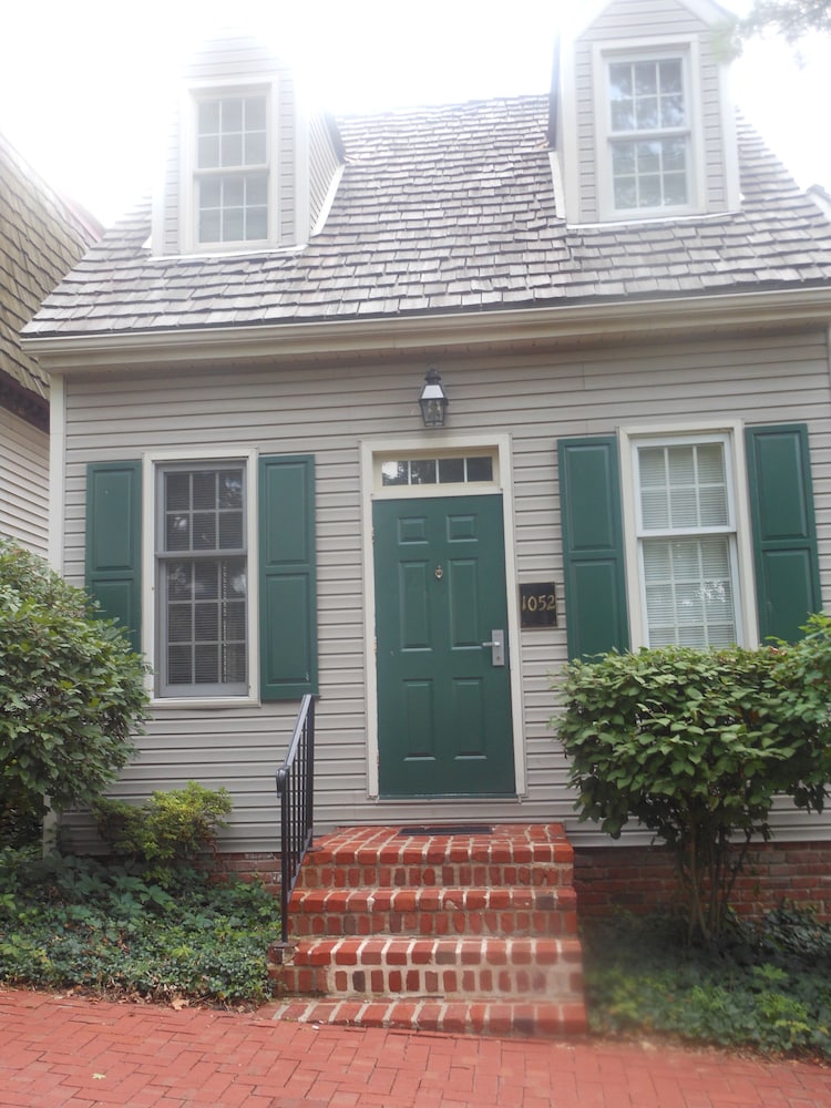 century suites hotel