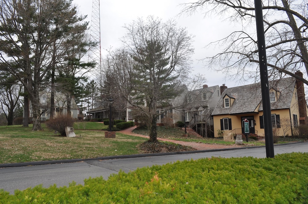 century suites hotel