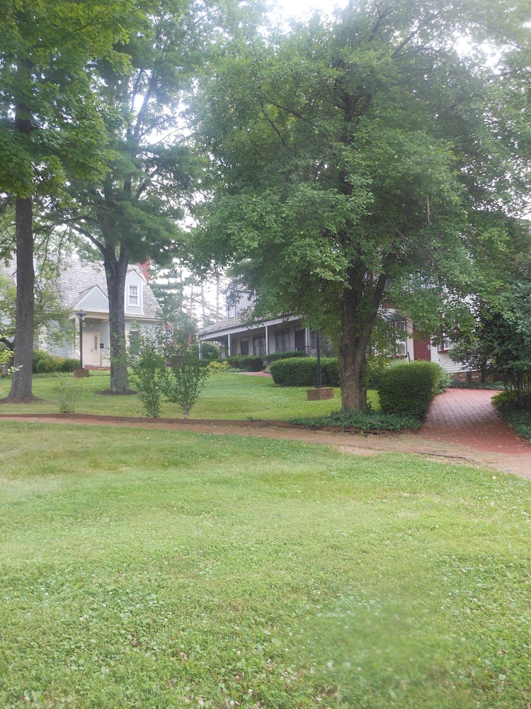 century suites hotel