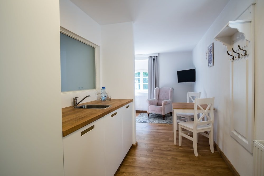 oficyna przy palacu krobielowice