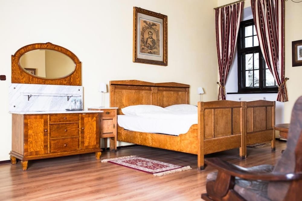 oficyna przy palacu krobielowice