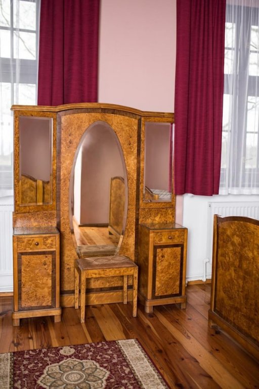 oficyna przy palacu krobielowice