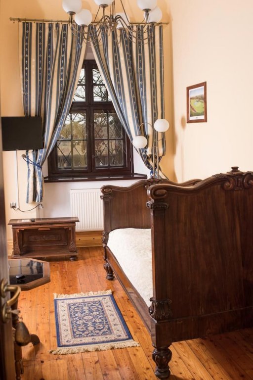 oficyna przy palacu krobielowice