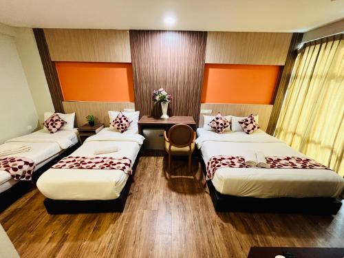 sky hotel pudu
