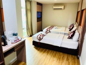 sky hotel pudu