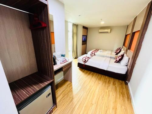 sky hotel pudu