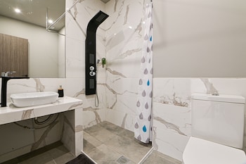 thisean modern suites by athens stay