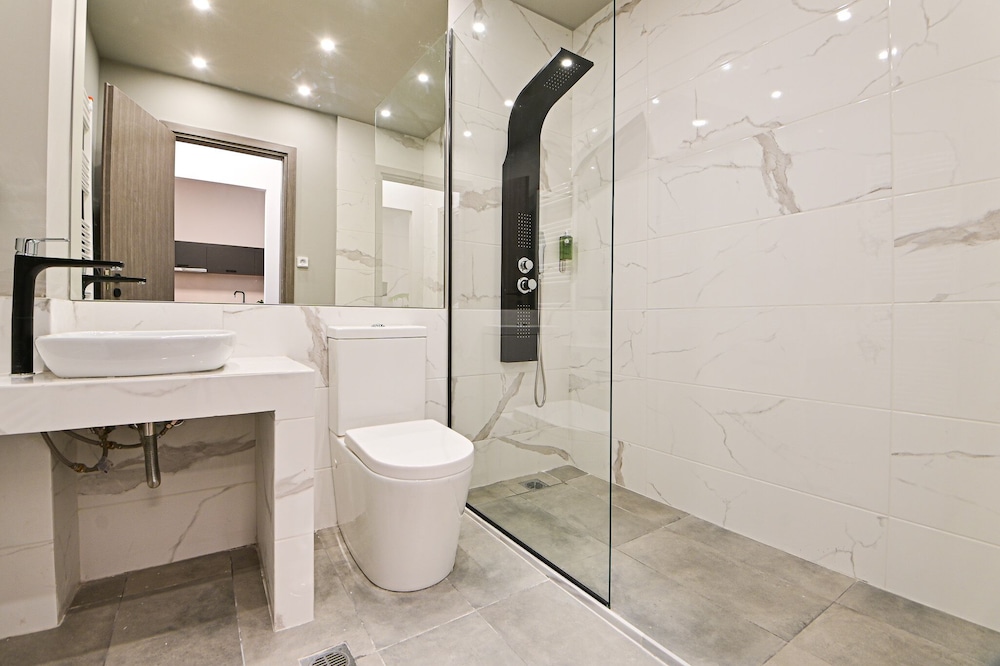 thisean modern suites by athens stay