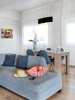 thisean modern suites by athens stay