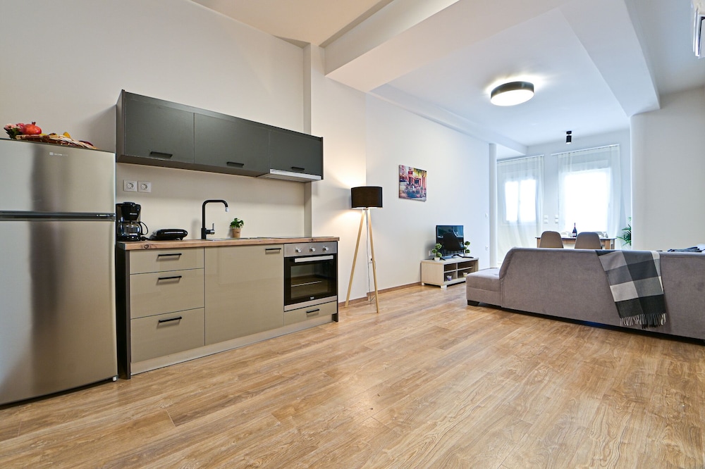 thisean modern suites by athens stay