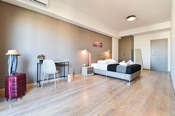 thisean modern suites by athens stay