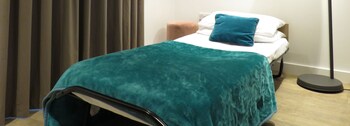 tudors esuites 4 bedroom house with garden and 9 beds