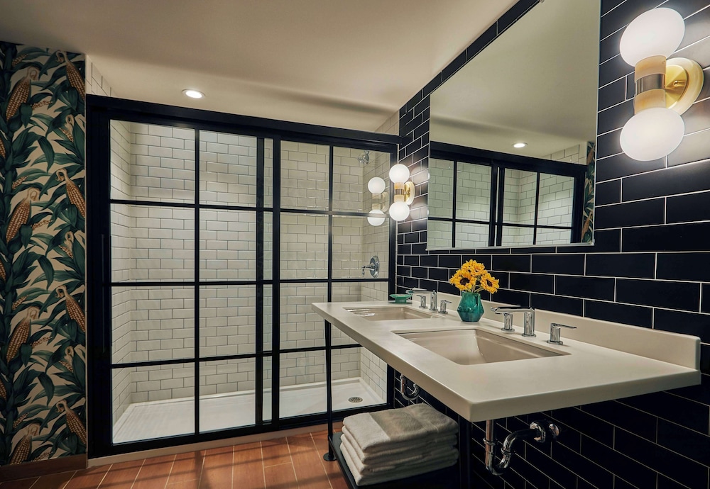 graduate by hilton lincoln