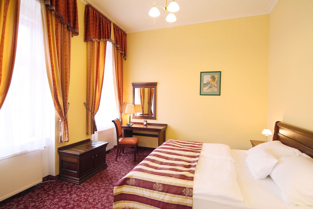 ontario hotel garni