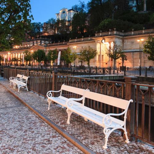 ontario hotel garni