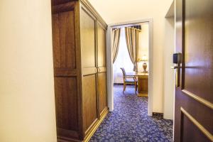 ontario hotel garni
