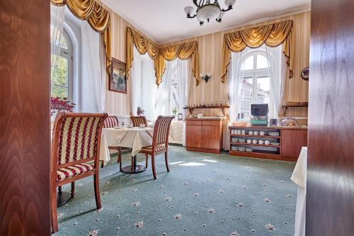 ontario hotel garni