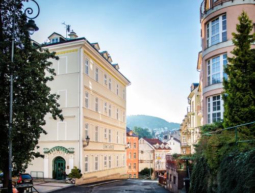 ontario hotel garni