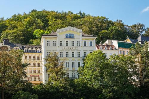 ontario hotel garni