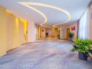 lavande hotel zhaoqing qixingyan scenic spot yihua international square