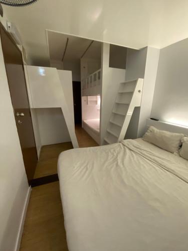 suria cameron hotel b