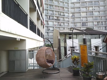 Strategic Studio Apartment At Beverly Dago With Mountain View,,0 star