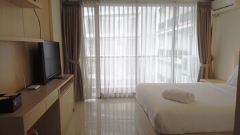 Strategic Studio Apartment At Beverly Dago With Mountain View,,0 star