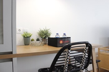Comfy & Artsy Studio At Beverly Dago Apartment,,0 star