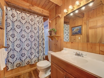 bear cave haus by jackson mountain rentals