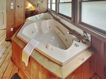 bear cave haus by jackson mountain rentals