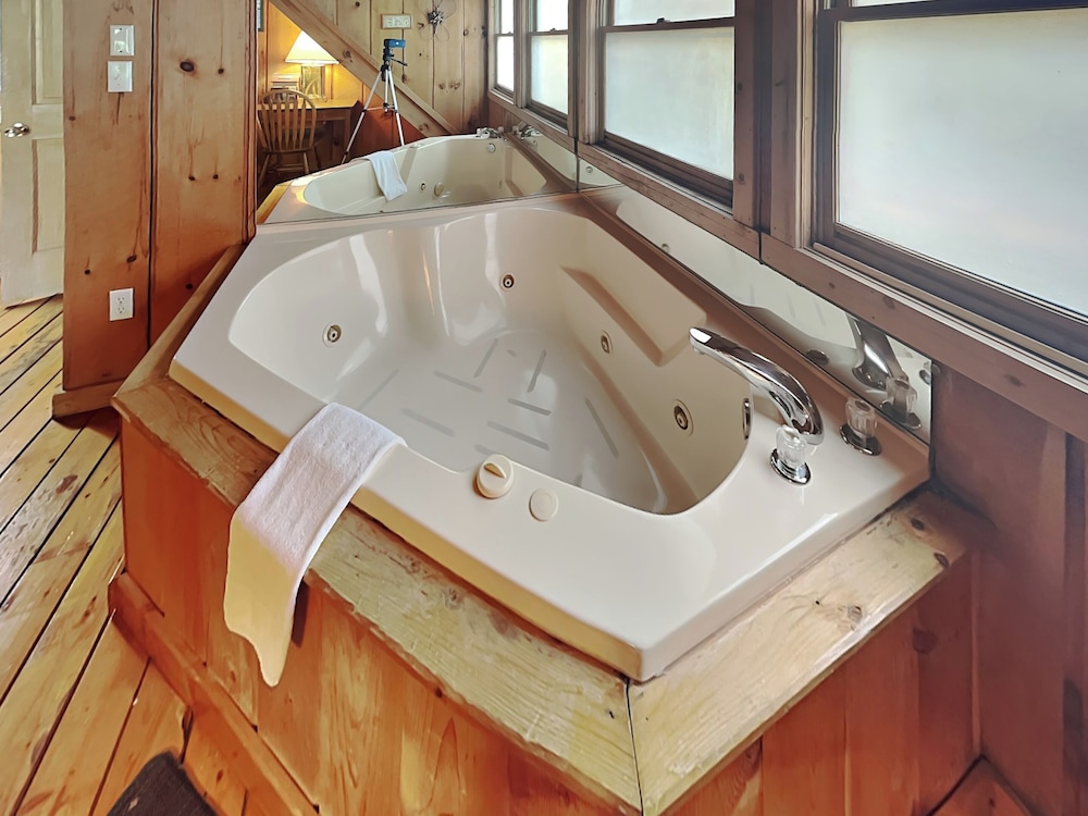 bear cave haus by jackson mountain rentals