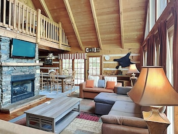 bear cave haus by jackson mountain rentals