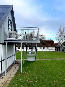 kirseb rkroen the inn between