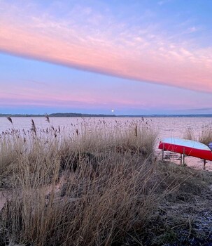 kirseb rkroen the inn between