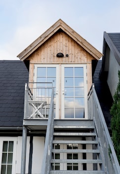 kirseb rkroen the inn between